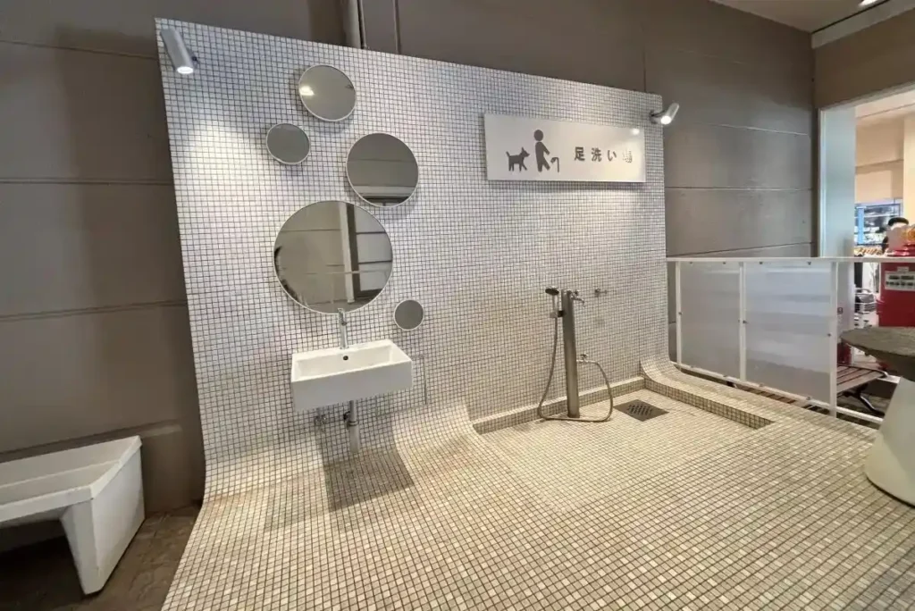 みのおキューズモール　足洗い場