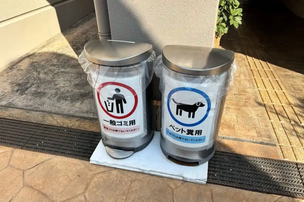 みのおキューズモール　ワンコのうんちゴミ箱