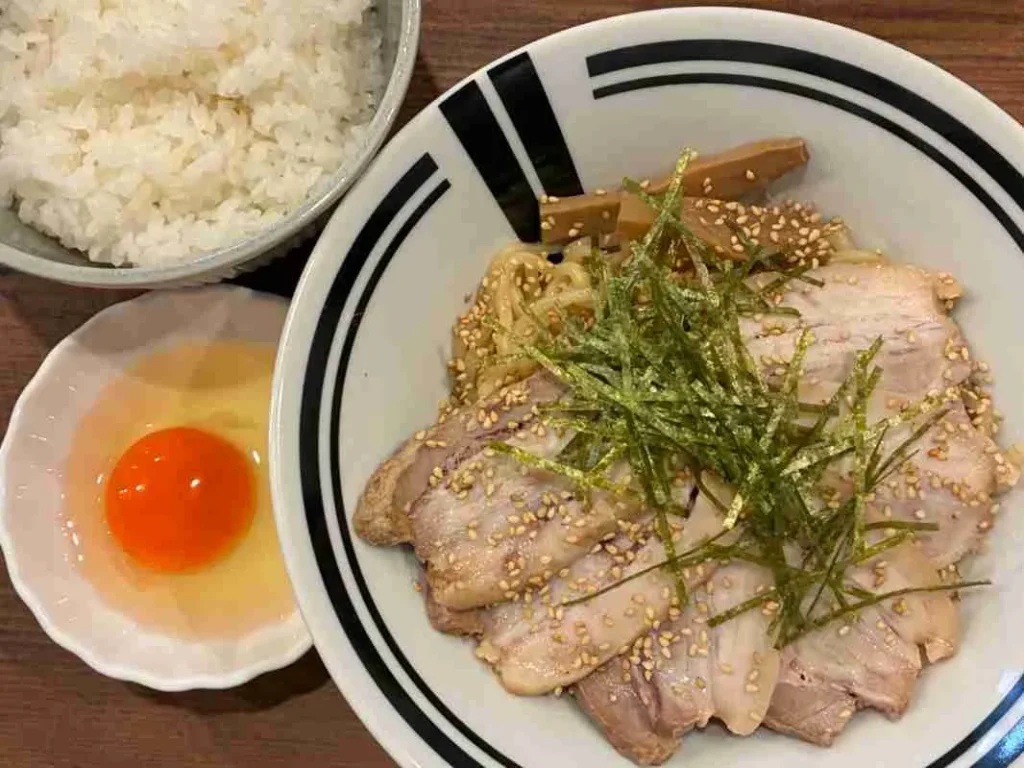 ロマン高槻店 肉盛り油そば