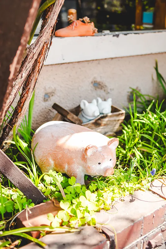 珈琲ルフラン　ぶた置物