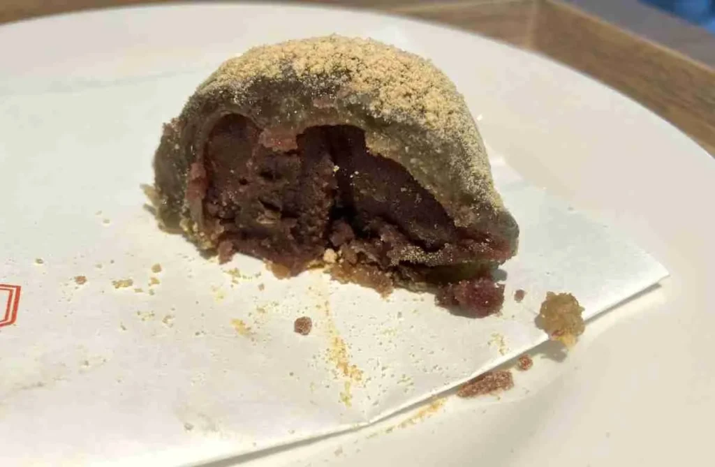 猿田彦珈琲京都祇園の末富のわらび餅の断面