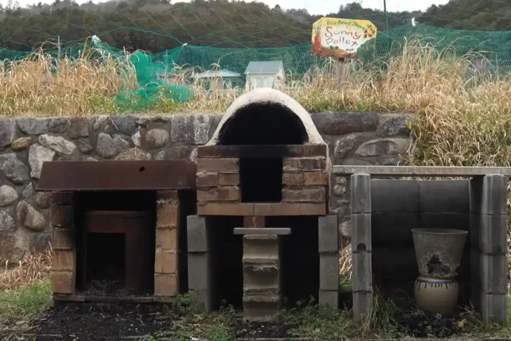 屋外ピザ釜で調理もできます