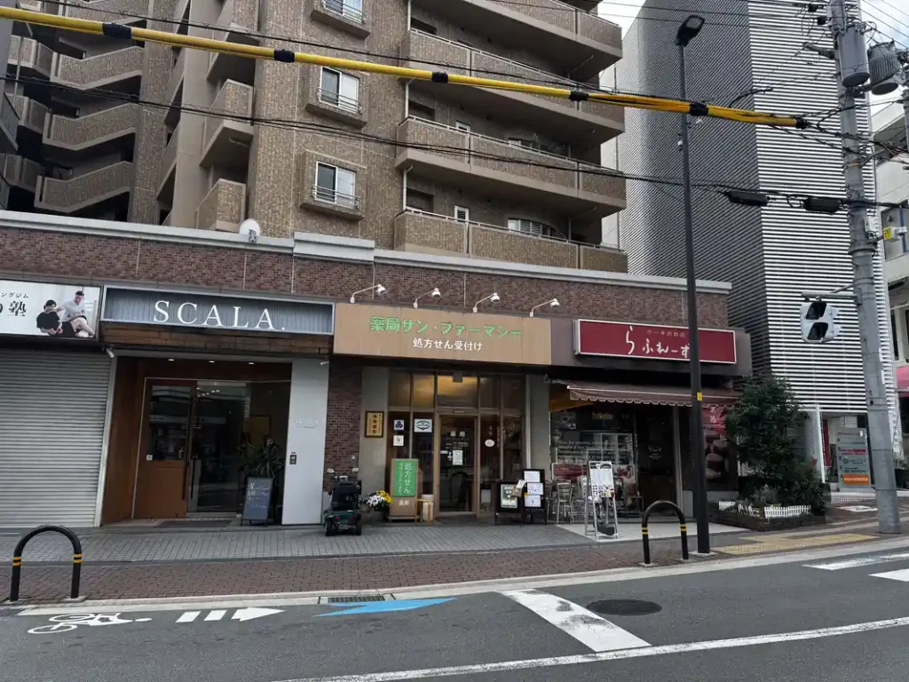 千里山桜まつりの薬局サンファーマシー会場