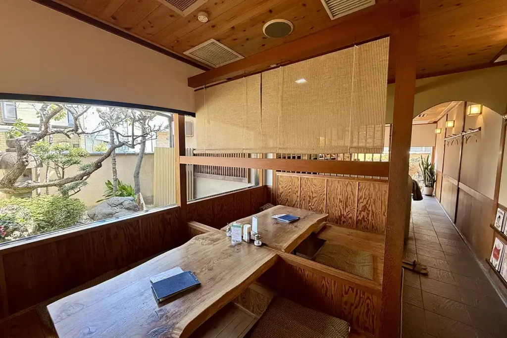 志なカフェ内観