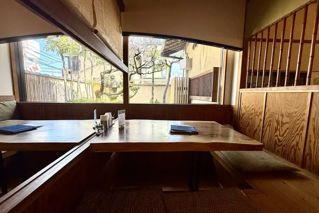 志なカフェ座敷席