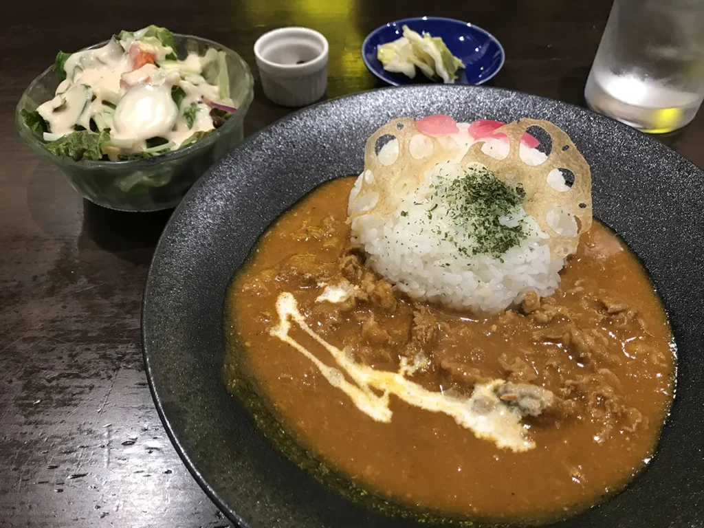 ワイン酒場すぱいすかりーShioya ビーフカレー