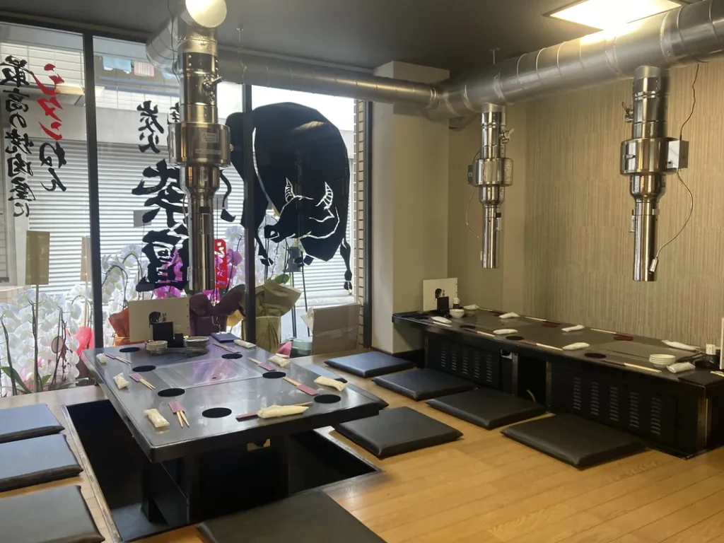 炭火焼肉 紫檀内観