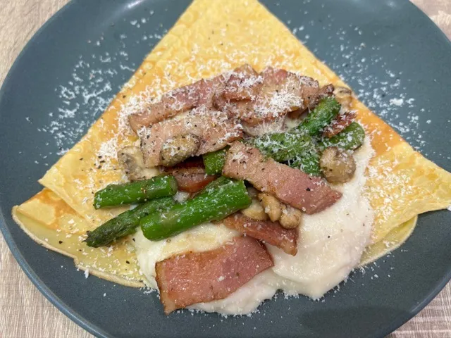 ソットのアスパラクレープの写真