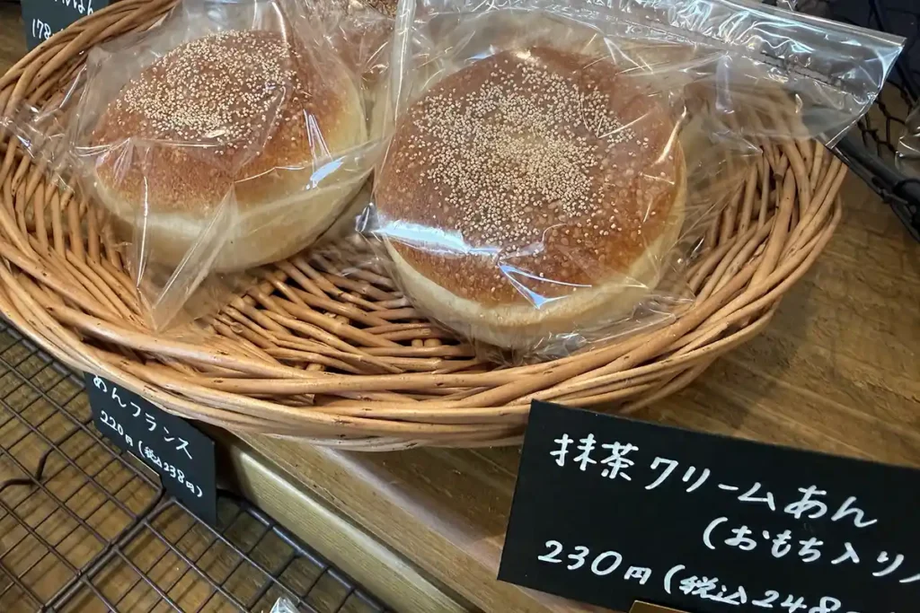 petitぱんの抹茶クリームあん（おもち入り）