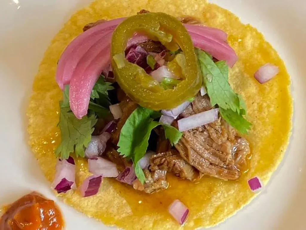 「太陽のタコス」のカルニータス