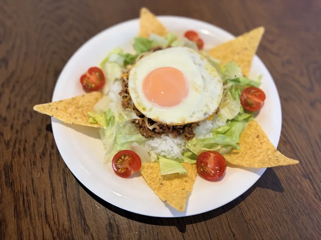 「太陽のタコス」のタコライス