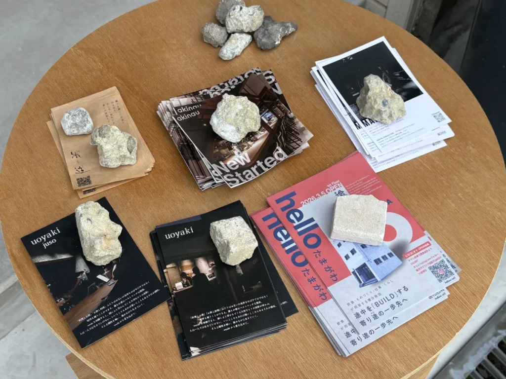 ビル前に置かれたフライヤー