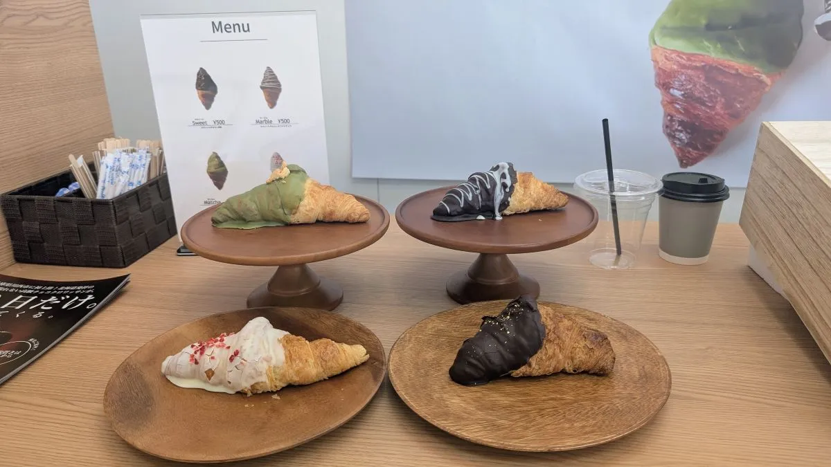 川西下加茂「100日チョコクロワッサン」実食。店内や駐車場は？