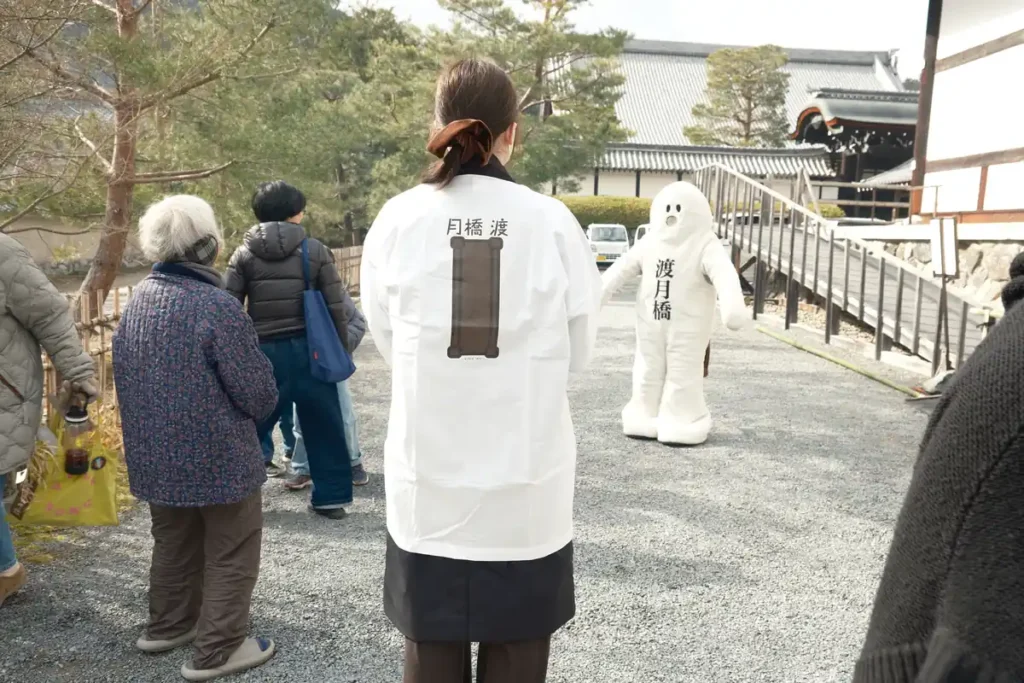 つきはしわたる　天龍寺の豆まき７