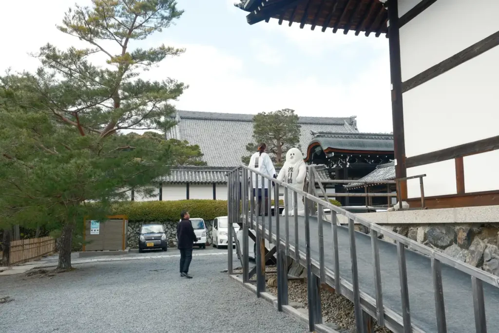 つきはしわたる　天龍寺の豆まき６