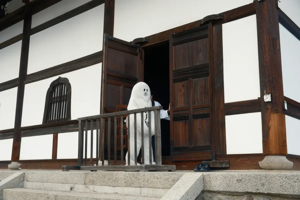 つきはしわたる　天龍寺の豆まき５