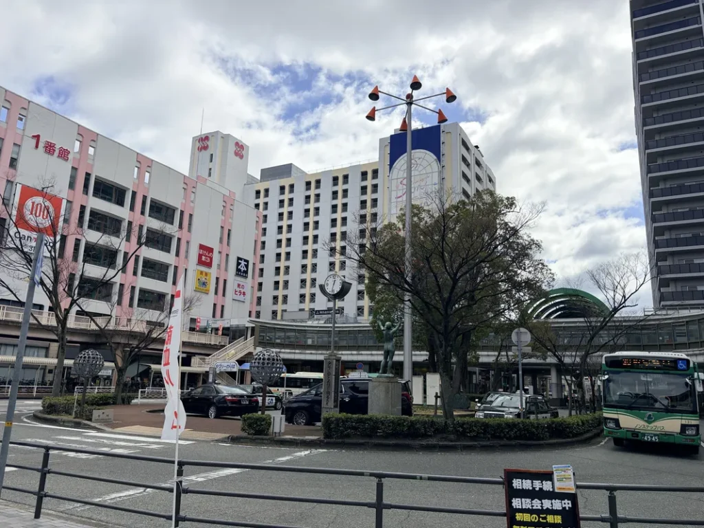 阪急塚口駅前