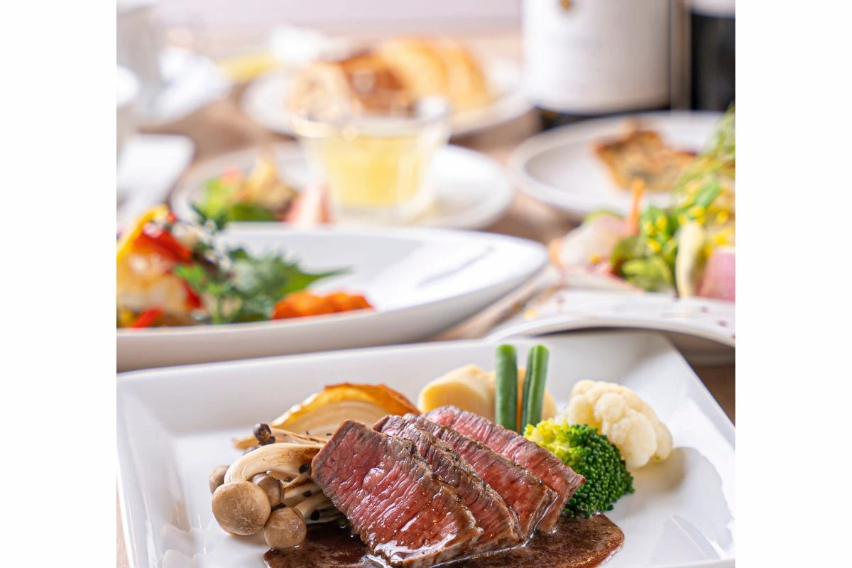 【京都・桂】“創作肉料理 ブーシェリー・やち”シェフおすすめハンバーグはとってもジューシー♪