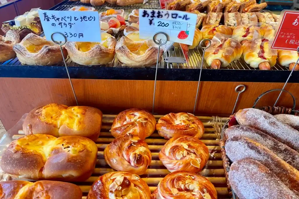 ルビュール　陳列された春のパン