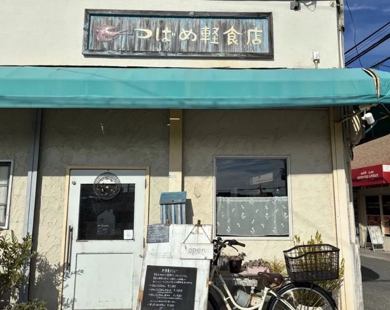 春ならではの編み物タイム。宝塚・山本の「つばめ軽食店」にて。