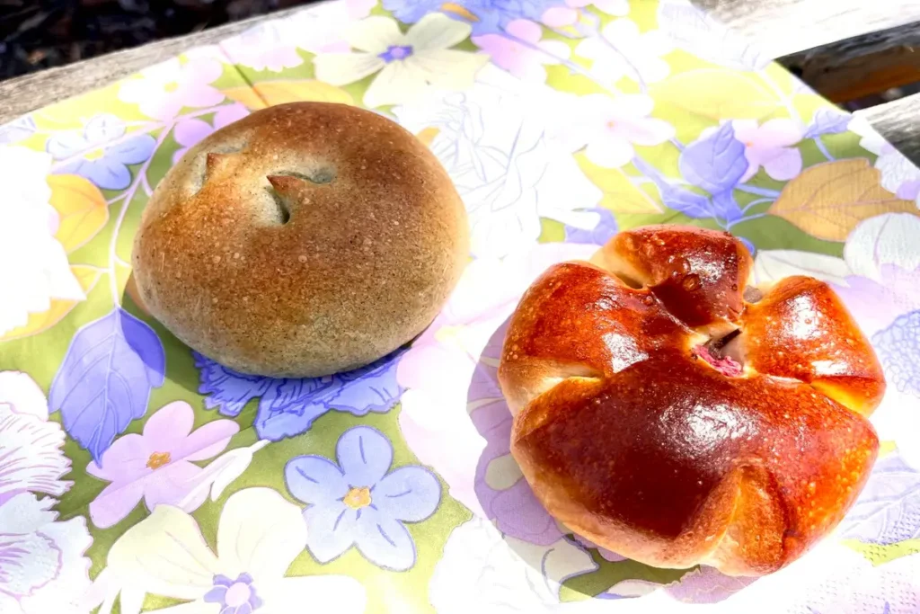 ルビュール　よもぎあんぱんと桜あんぱん