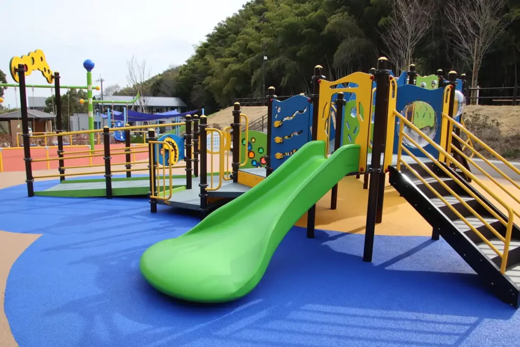 西山公園　すべり台