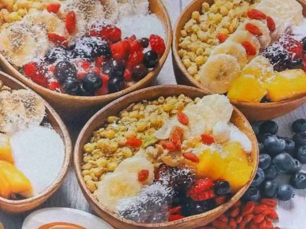 【高槻】アサイーと食事が充実｜駅直結・メニュー多く便利｜ソファー席もあり