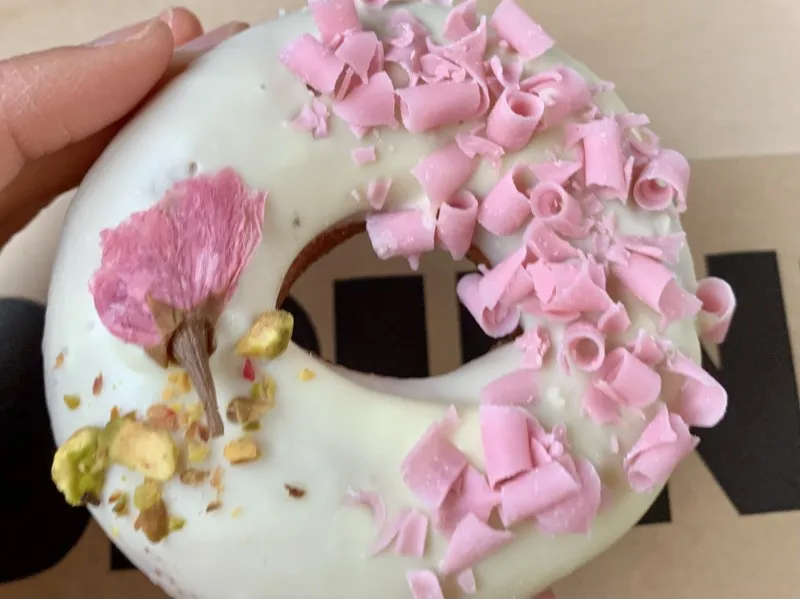 BRUN 桜ドーナツ 寄り