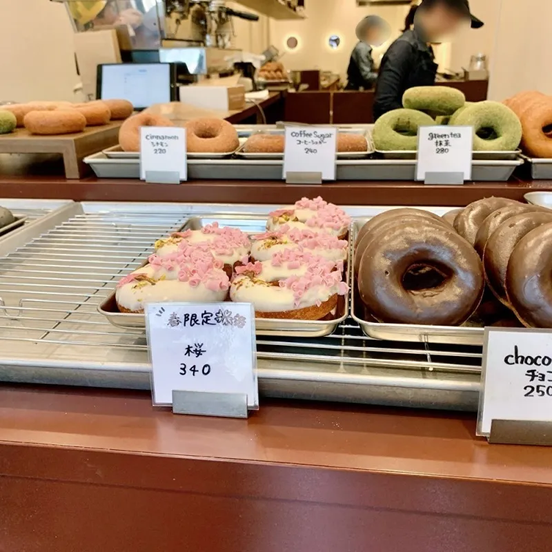 BRUN 桜ドーナツ 棚