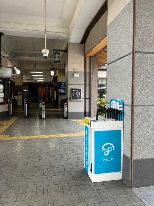 阪急大山崎駅のアイカサ設置風景