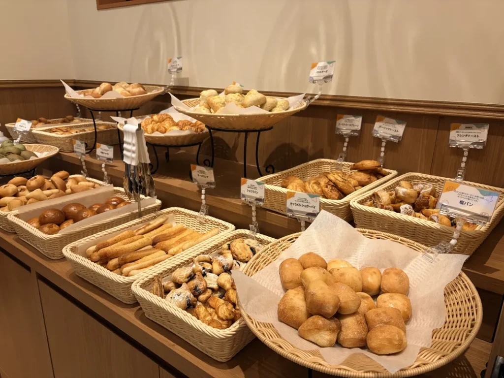 「BAQUET」の大人のパンが並ぶコーナー