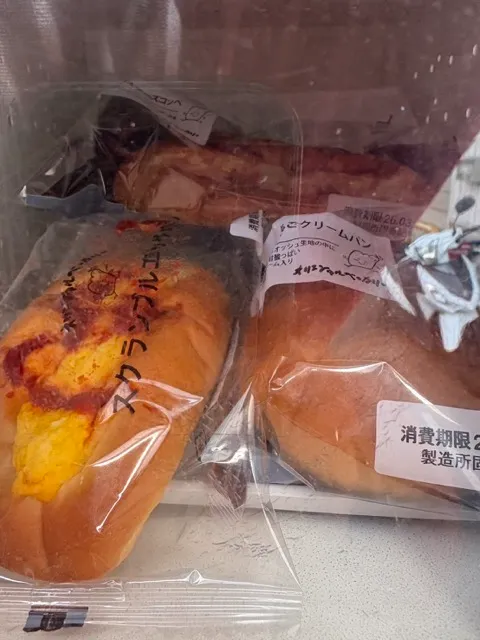 スクランブルエッグパンとクリームパン