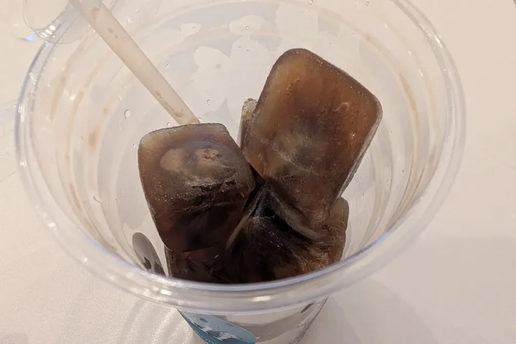 カフェラテの氷
