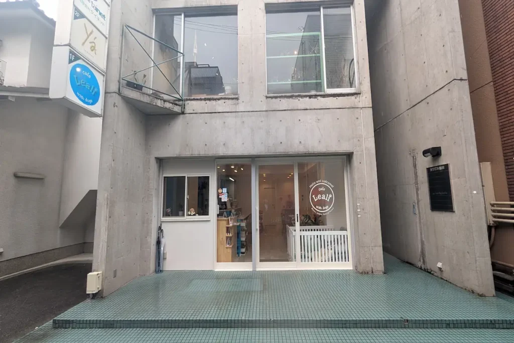 池田駅近　カフェレアリ