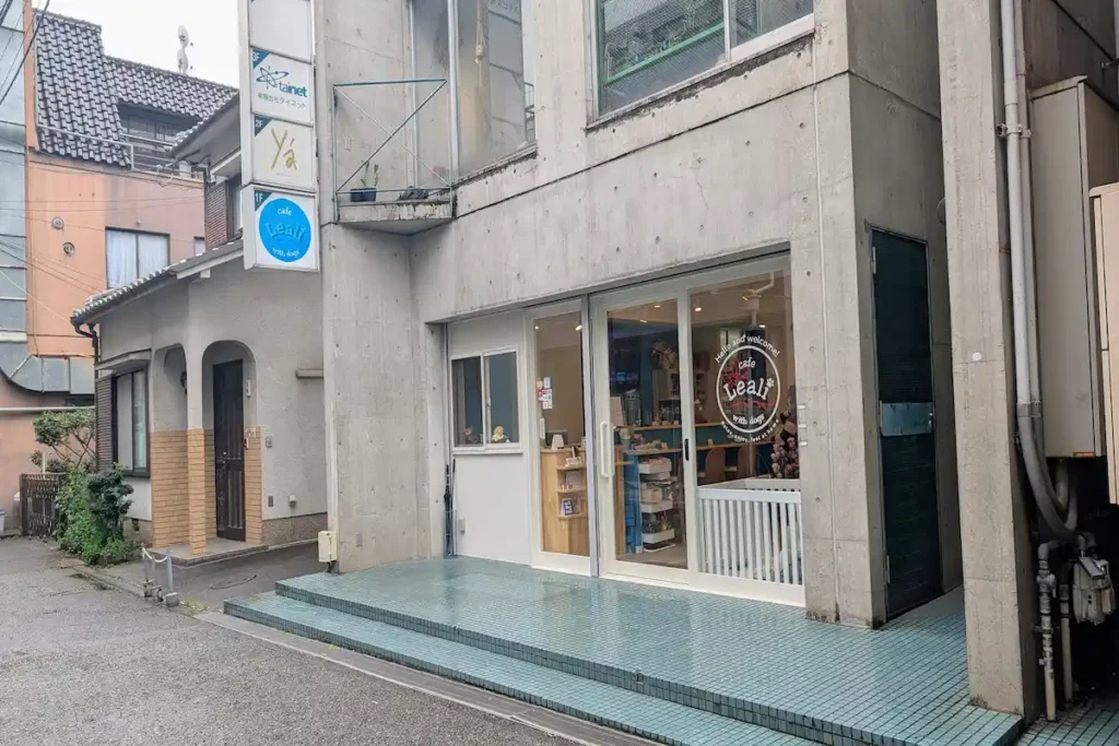 カフェレアリ　外観