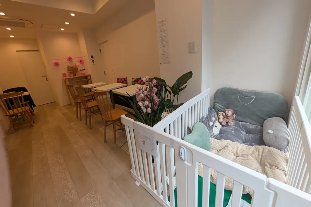 カフェレアリの店内2