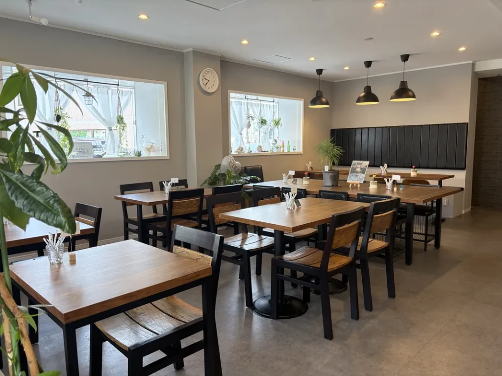 「CAFE LIEN」店内
