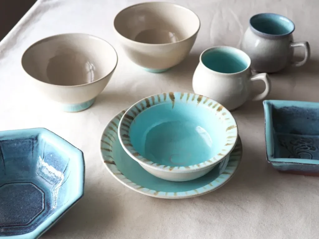 「ちいさな縁起」展 ゆーりさんが作った茶碗や深皿