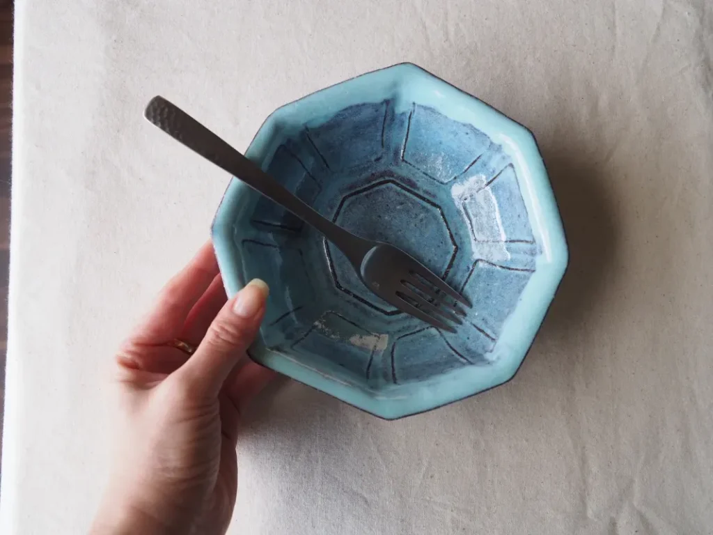 「ちいさな縁起」展 ゆーりさんの八角皿