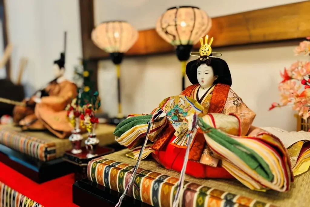 瞑茶茶房千露利　店内　ひな人形