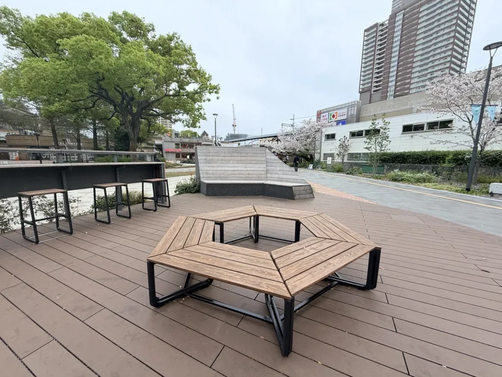 「中央公園」のベンチ