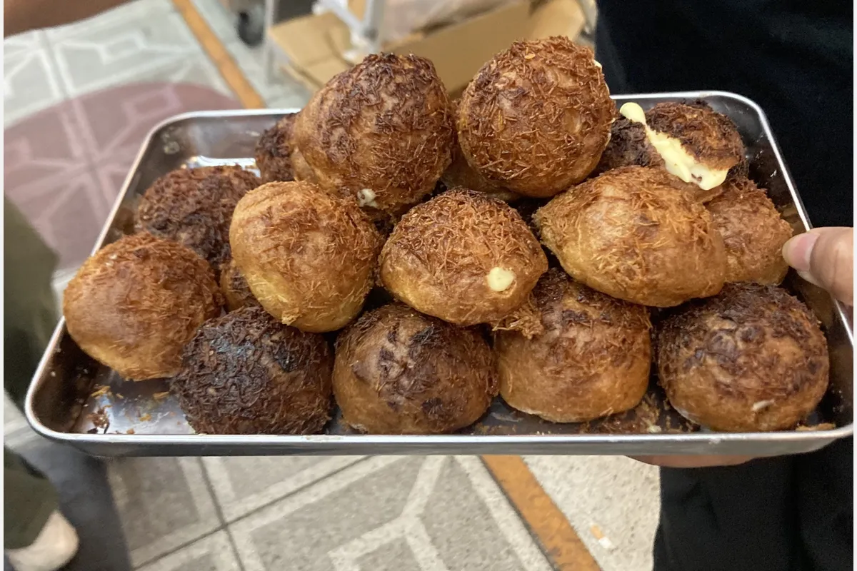 天神橋筋商店街「DUBAI&DUBAI 88」開店。パリッとろ〜りの絶品シュークリーム