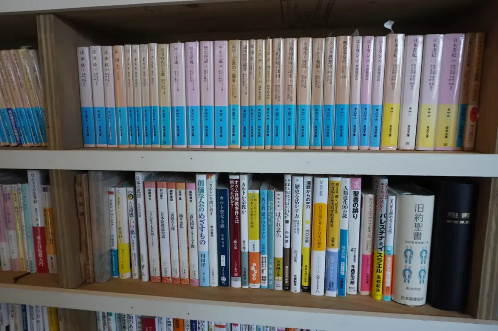 ふるえる書庫　本棚６