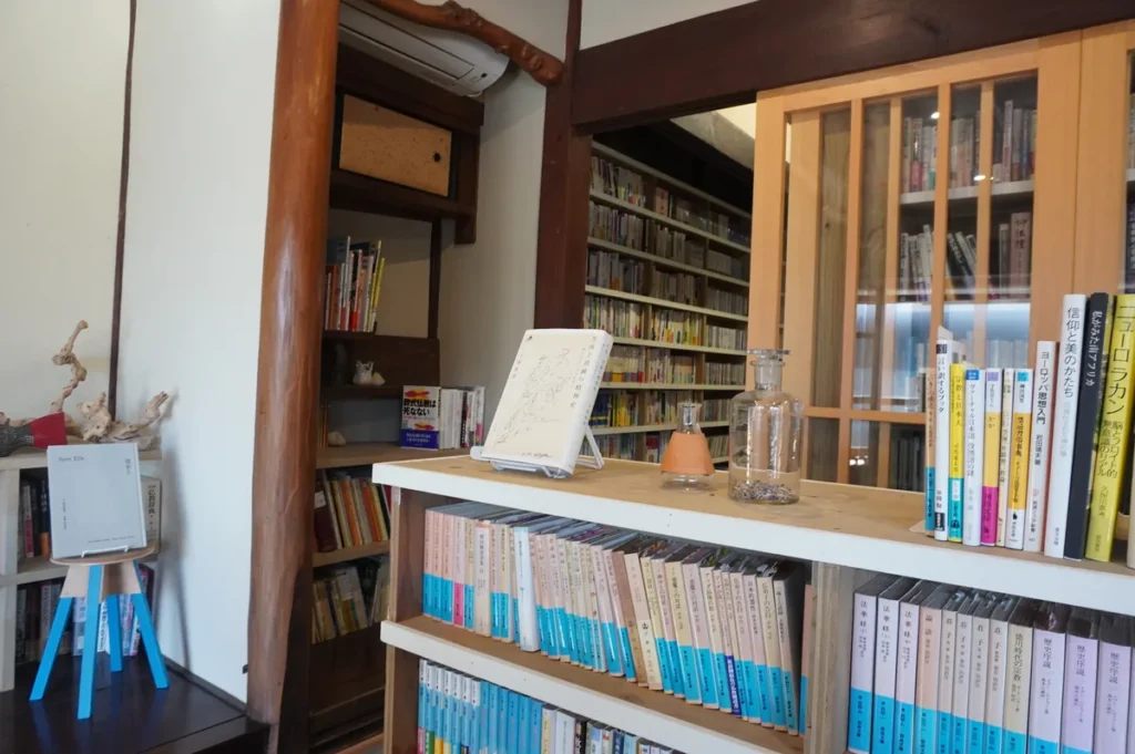 ふるえる書庫　内観２