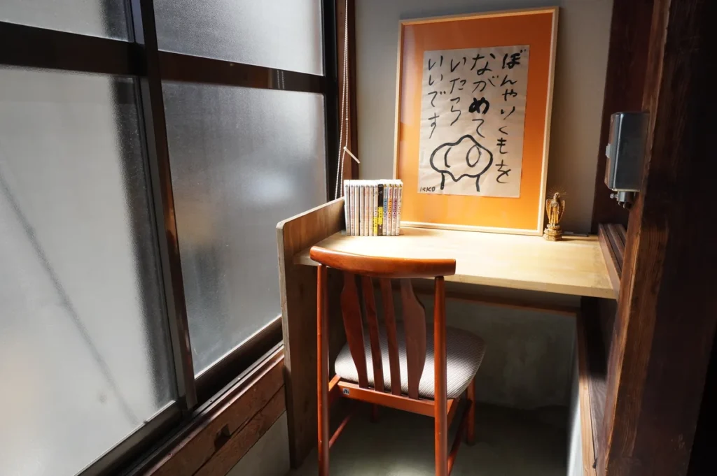 ふるえる書庫　内観４