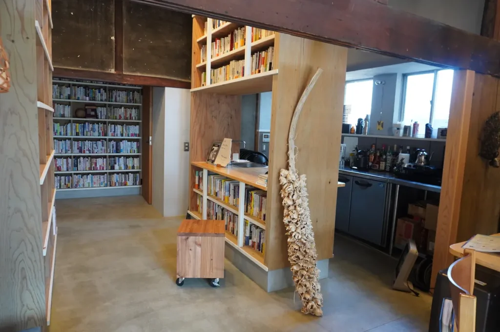 ふるえる書庫　　内観６