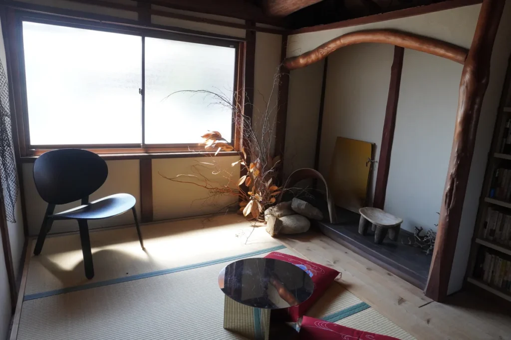 ふるえる書庫　内観