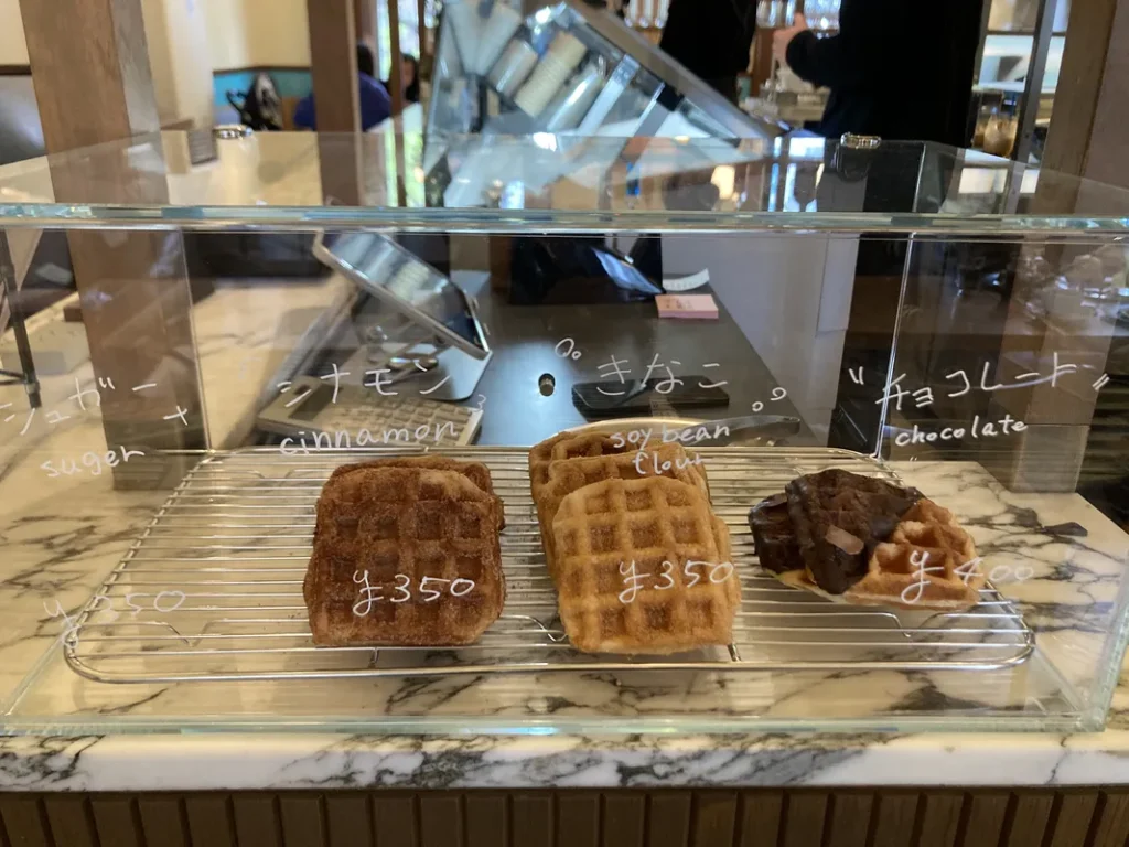 囲と囲曲　ワッフル　テイクアウト