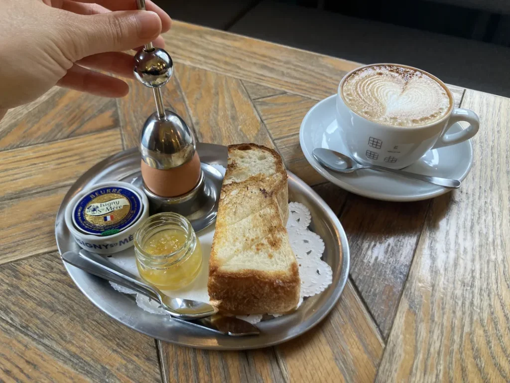 囲と囲曲　モーニング　トースト