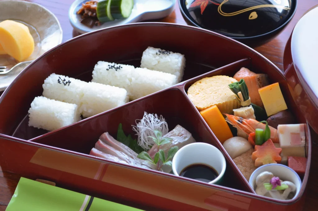 錦水亭　半月弁当